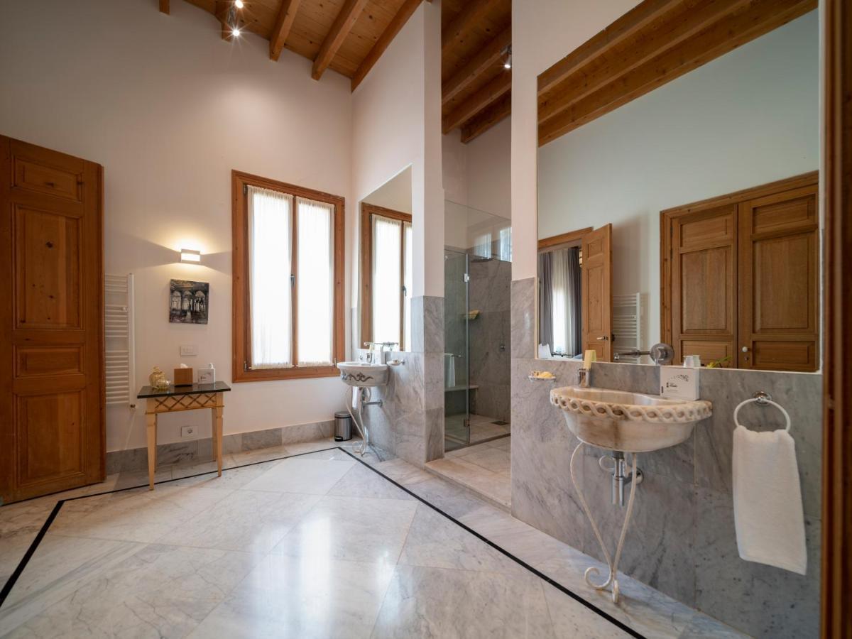 Superior King Suite