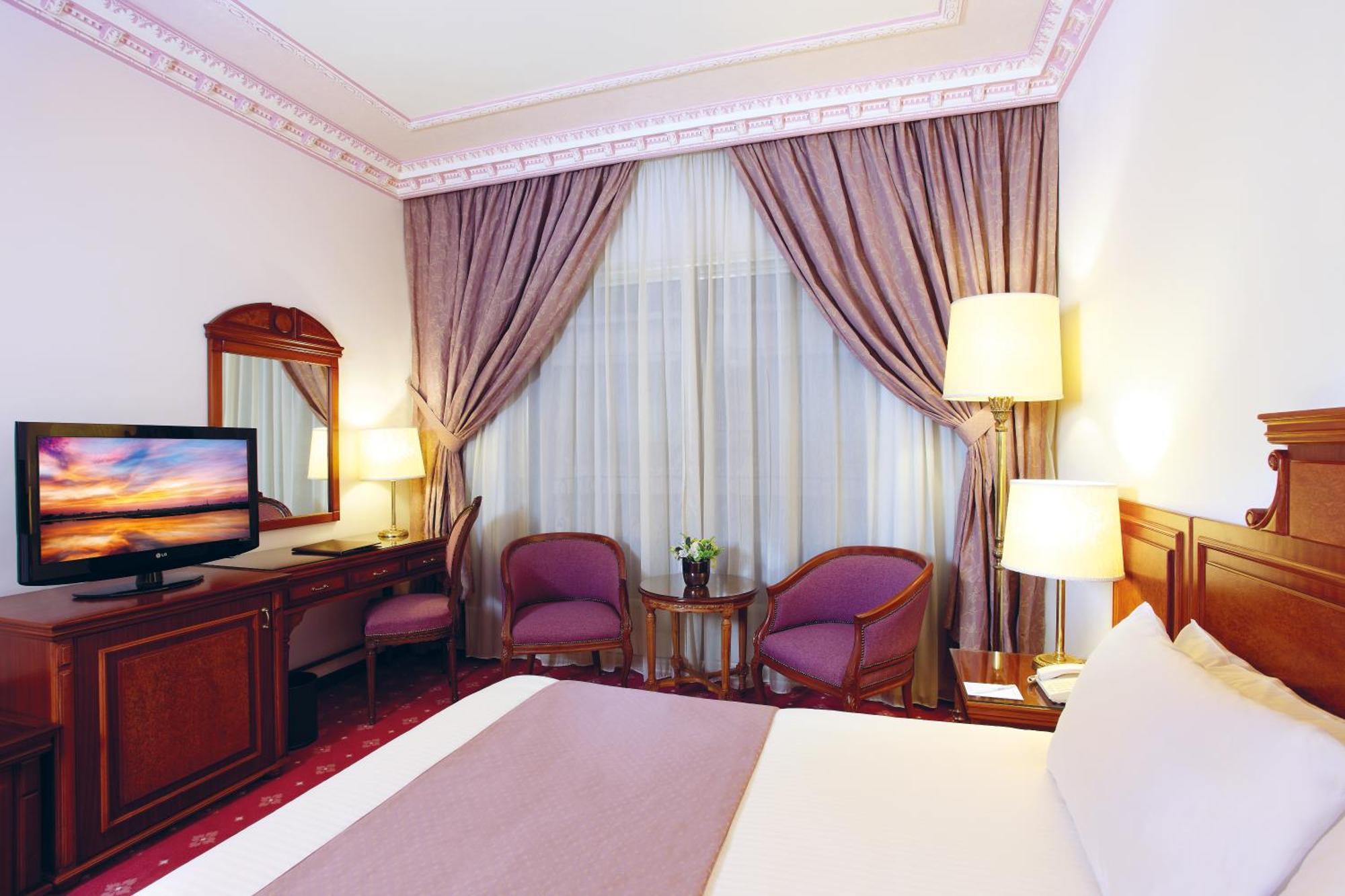 Deluxe King Room