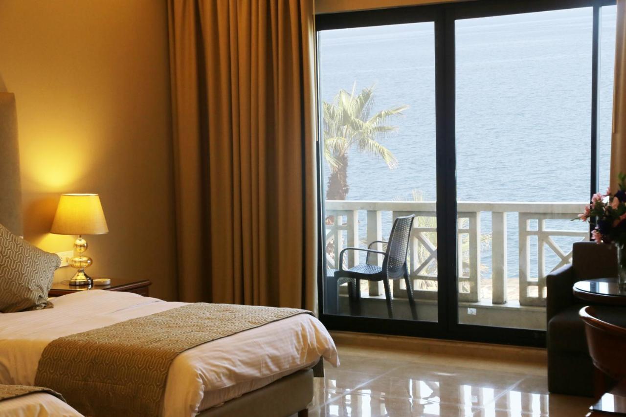 Double or Twin Room Sea View