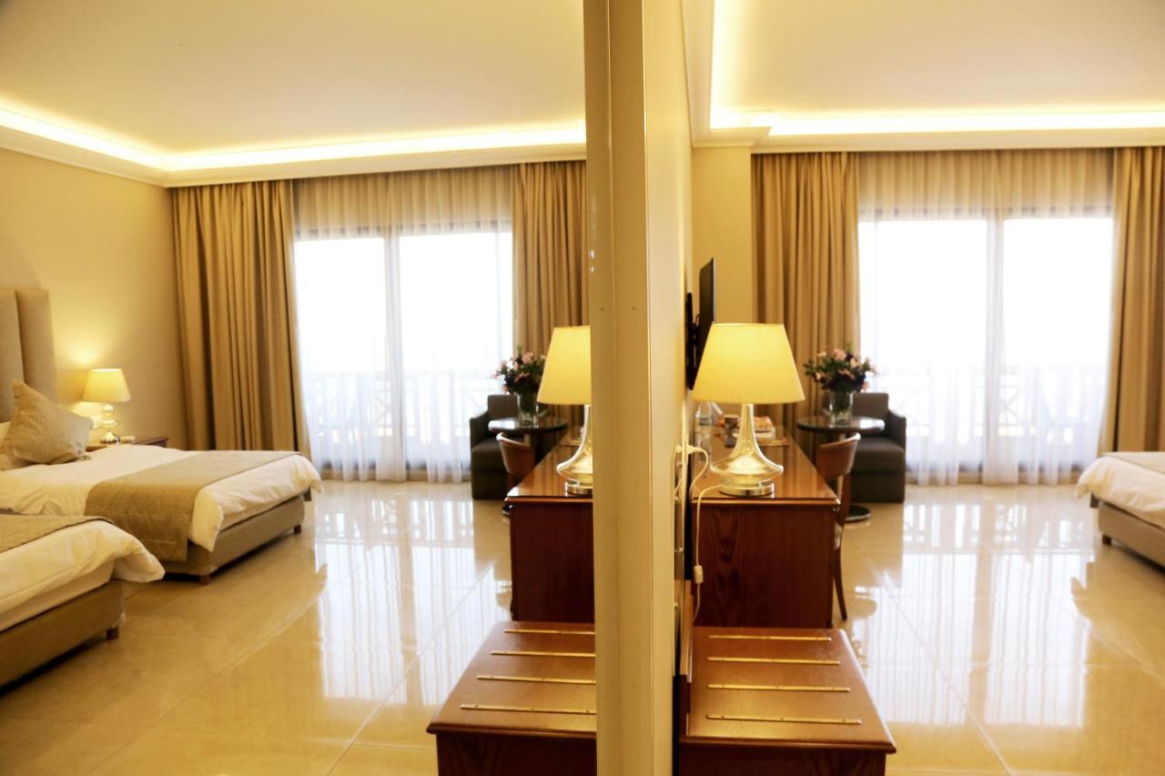 Double or Twin Room Sea View