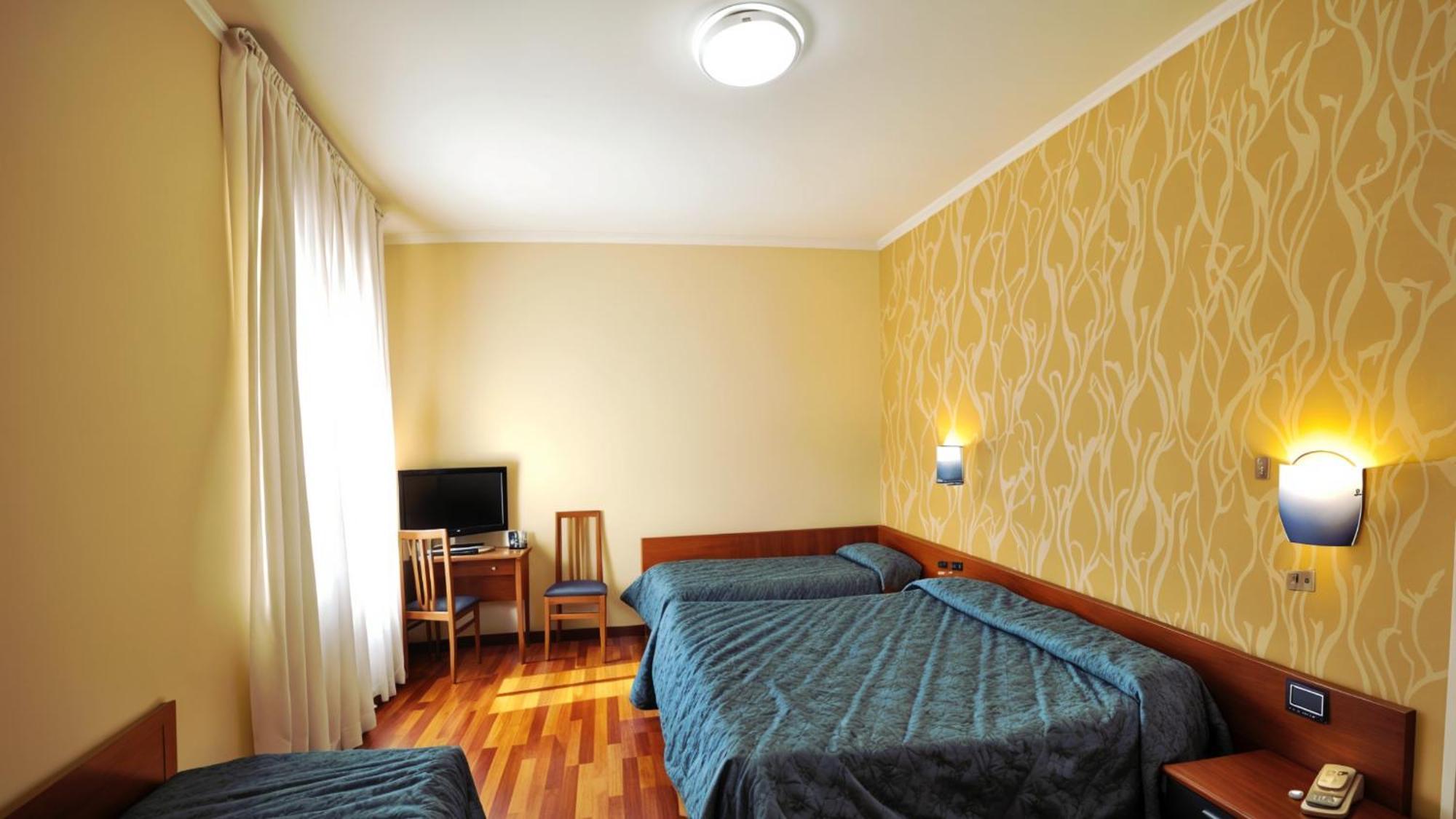 Deluxe Queen Suite