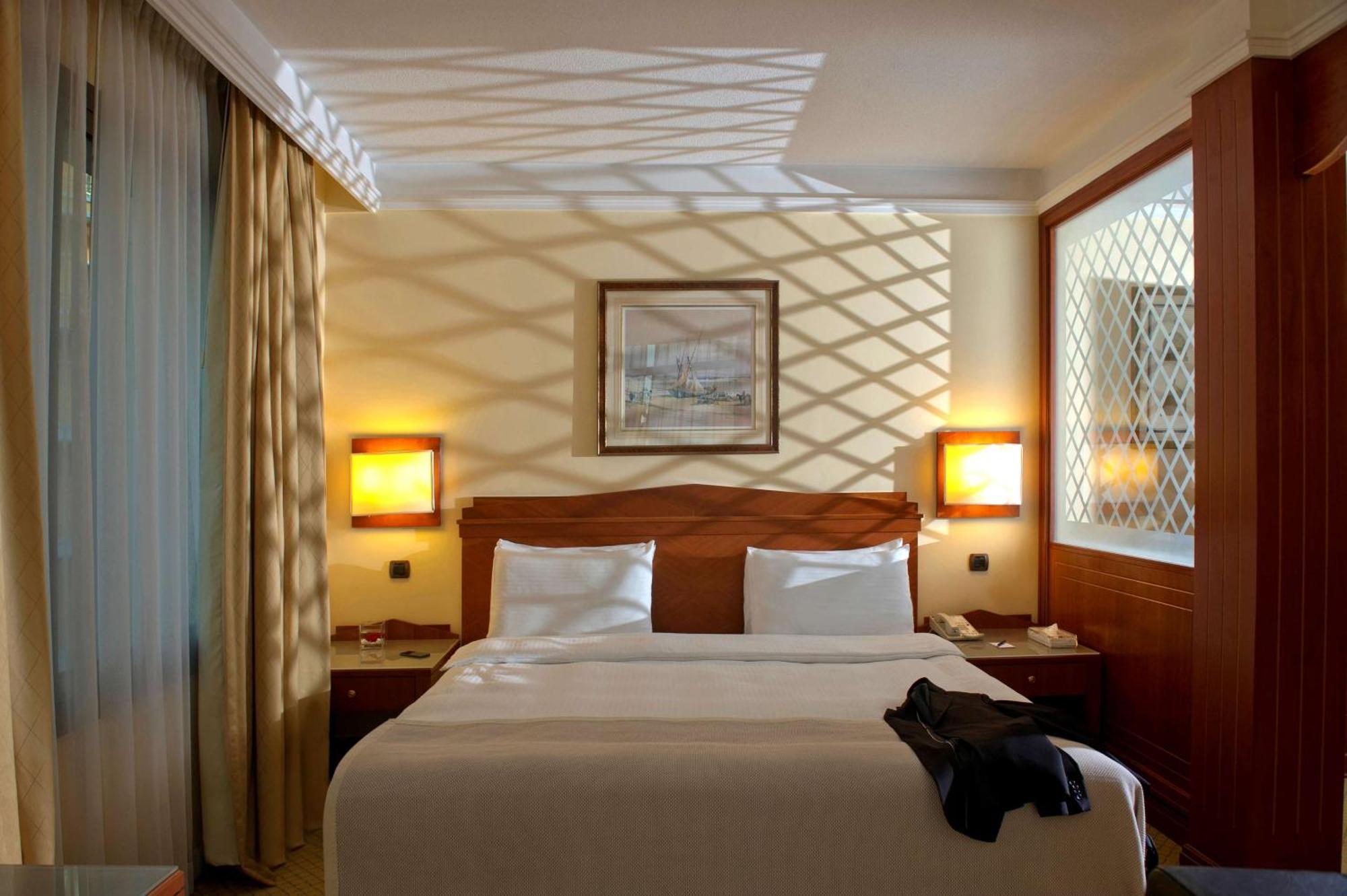 Suite Lounge Access