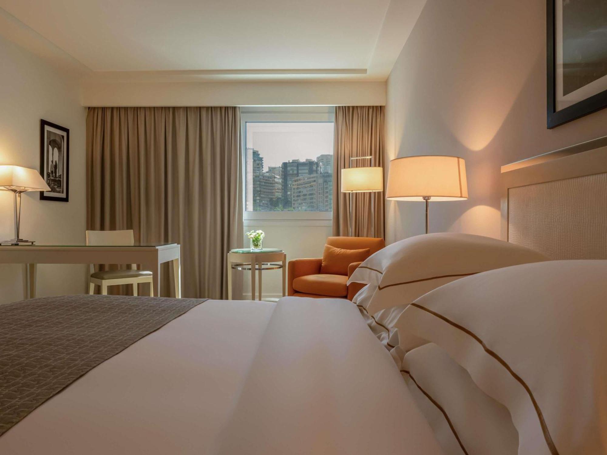 Superior King Room City View