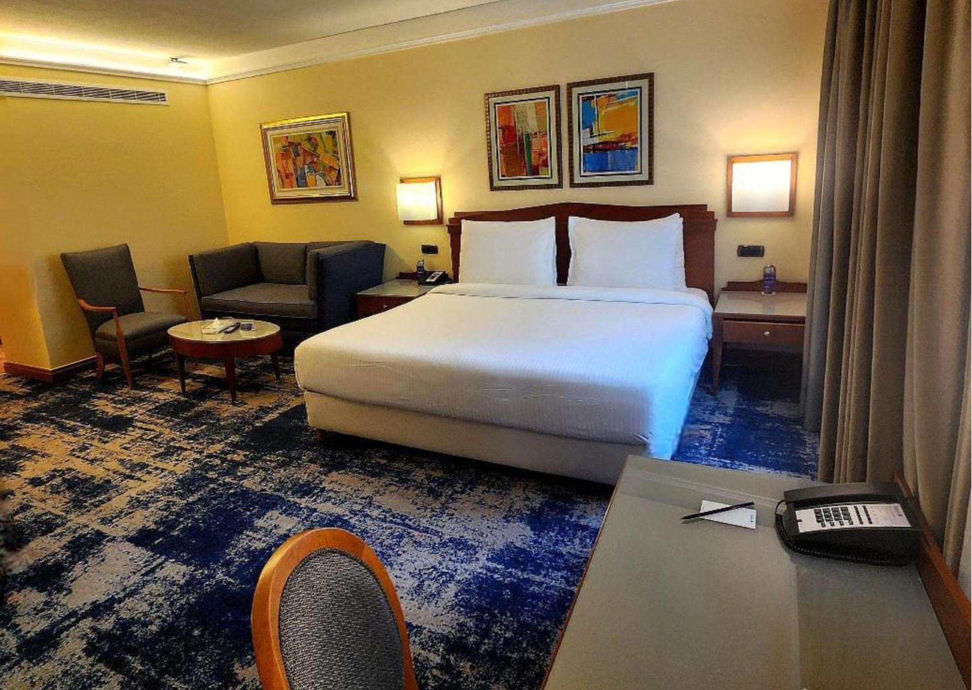 Junior Corner Suite Lounge Access