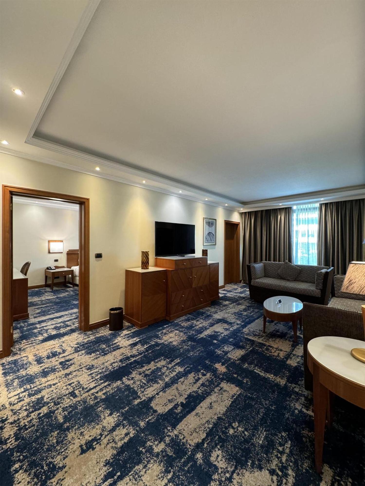 Suite Lounge Access