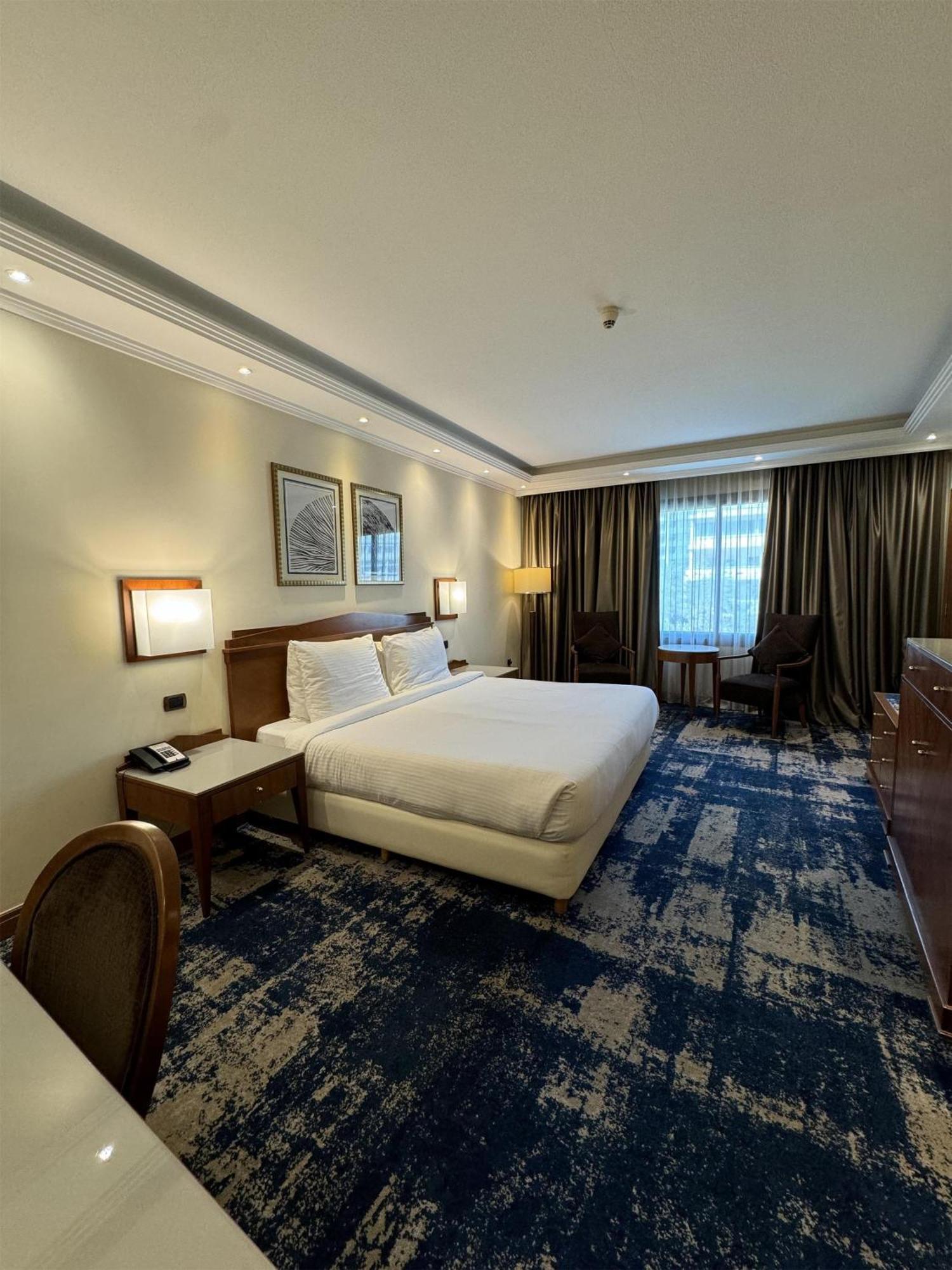 Suite Lounge Access