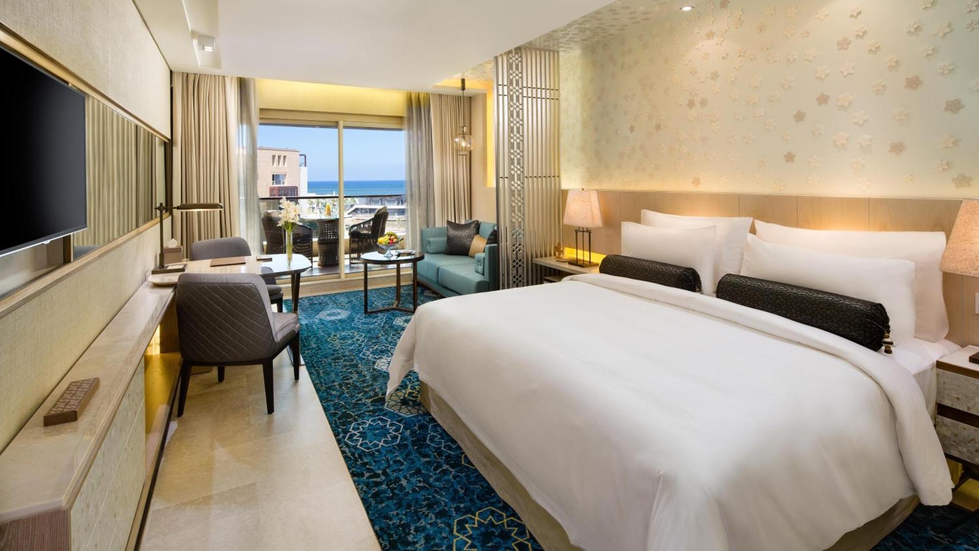 Deluxe Sea View Room king bed