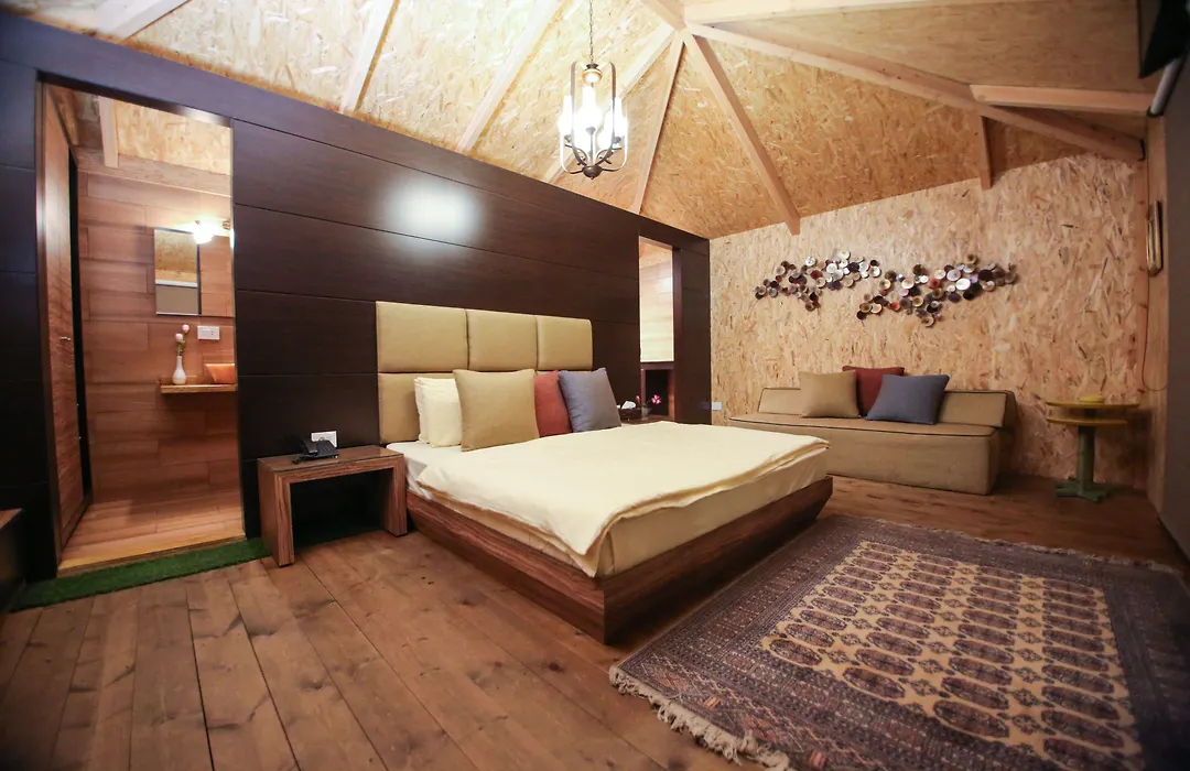 Four Seasons Halat-1