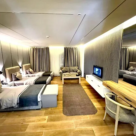 Queens Suite Hotel-2