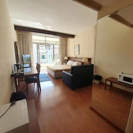 Holiday Home Suites-3