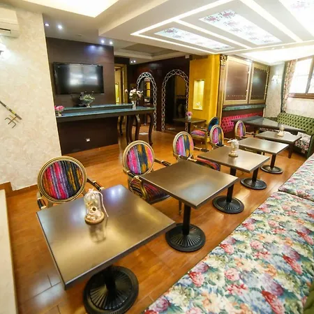 Villa Queens-3